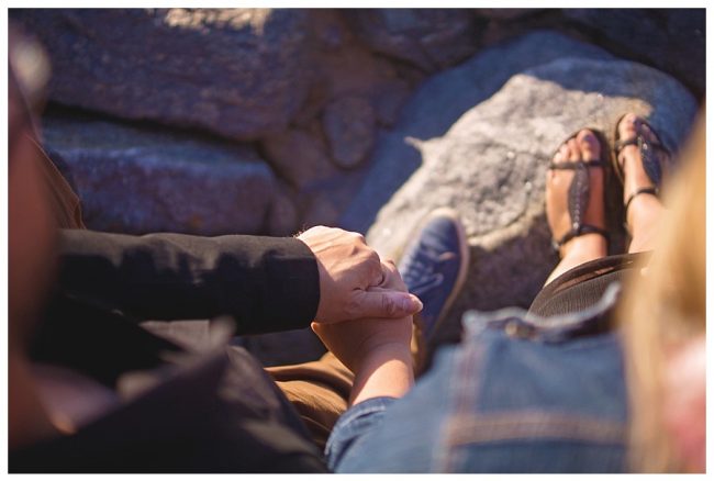 Mia_dans_la_lune_amoureux_mains_jointes