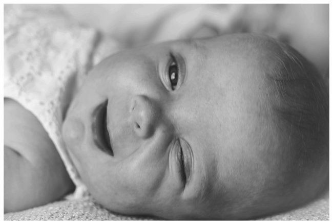 mia_dans_la_lune_nouveau_ne_lifestyle_clin_doeil